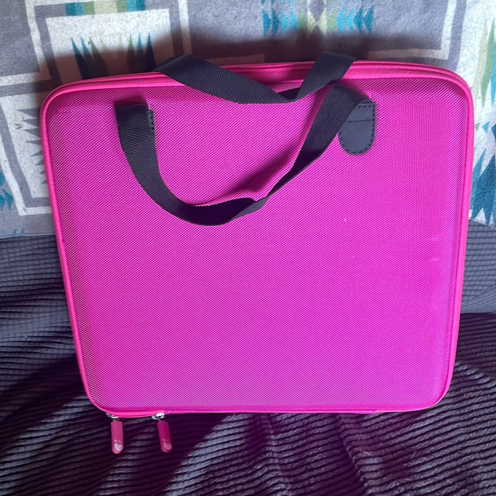 Travel hard shell case for Dyson Airwrap (pre-2022).